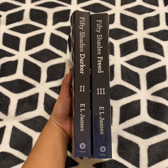 Fifty Shades of Grey Book 2 & 3 - Picture 4 of 6